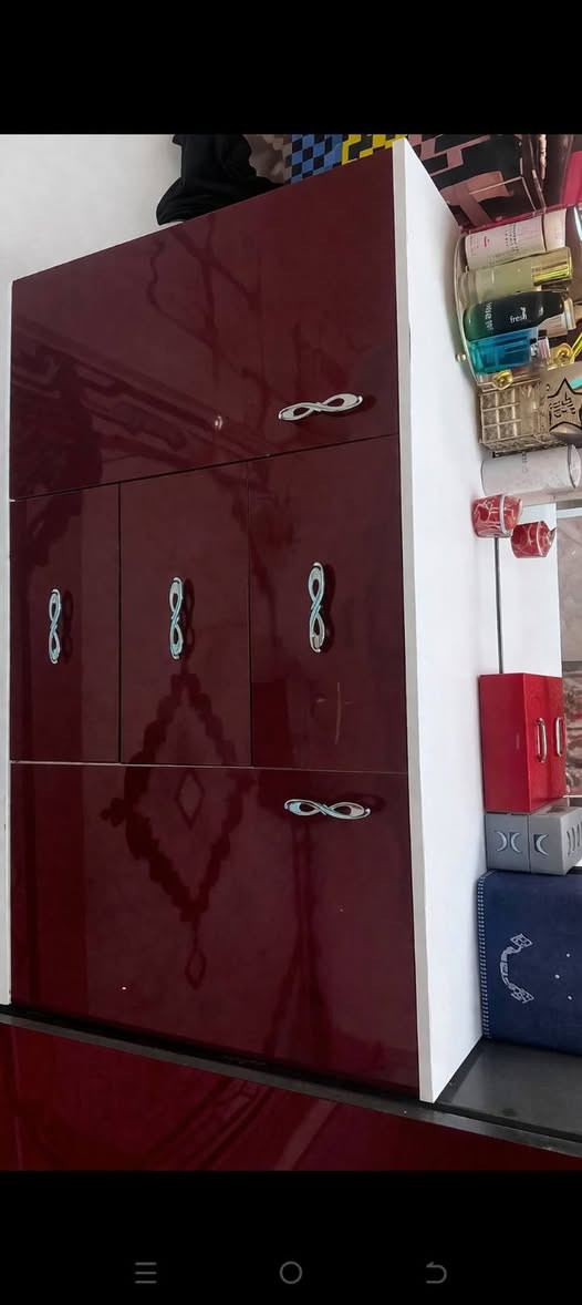 جاي انقل بأغراضي هسه ومصارت لغرفتي الجديده لان كبيره وفتحتها وبقت اليجي يشتريها ب300 هسه بالعافيه عليه مشتريها مليون و9 قطع مدينه صدر


**إذا كنت صاحب هذا الإعلان وتريد حذفه لأي سبب، رجاءا أرسل رسالة إلى الدعم الفني**