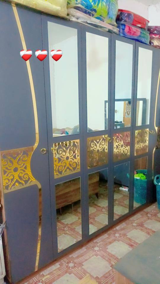 غرفه نوم مستعمله شي قليل والله كلش نضيفه مابيه اي ضررر بس حبيت اجدد لا اكثرمتواجد عل  رقم ***********اتصل ودلل 😊
