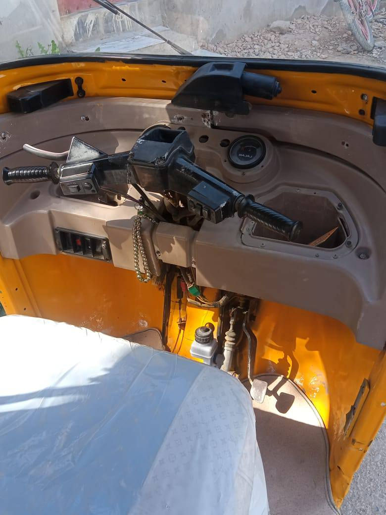 سلام عليكم تكتك للبيع موديل 2018بنهايته داخله بل 19سنويه ومرقمه مكفوله من تبخير محرك اكسل كله ستندر مضبوط ملاحضه مصبغه فرن صبغ شركه كهربائيات شغاله اني مكلف بل نشر السعر55000خمسه ونص وبيها مجال قليل المو شراي لا يخابر وبتعب نفسه 
*********** ديالى تقاطع الوجهيه
