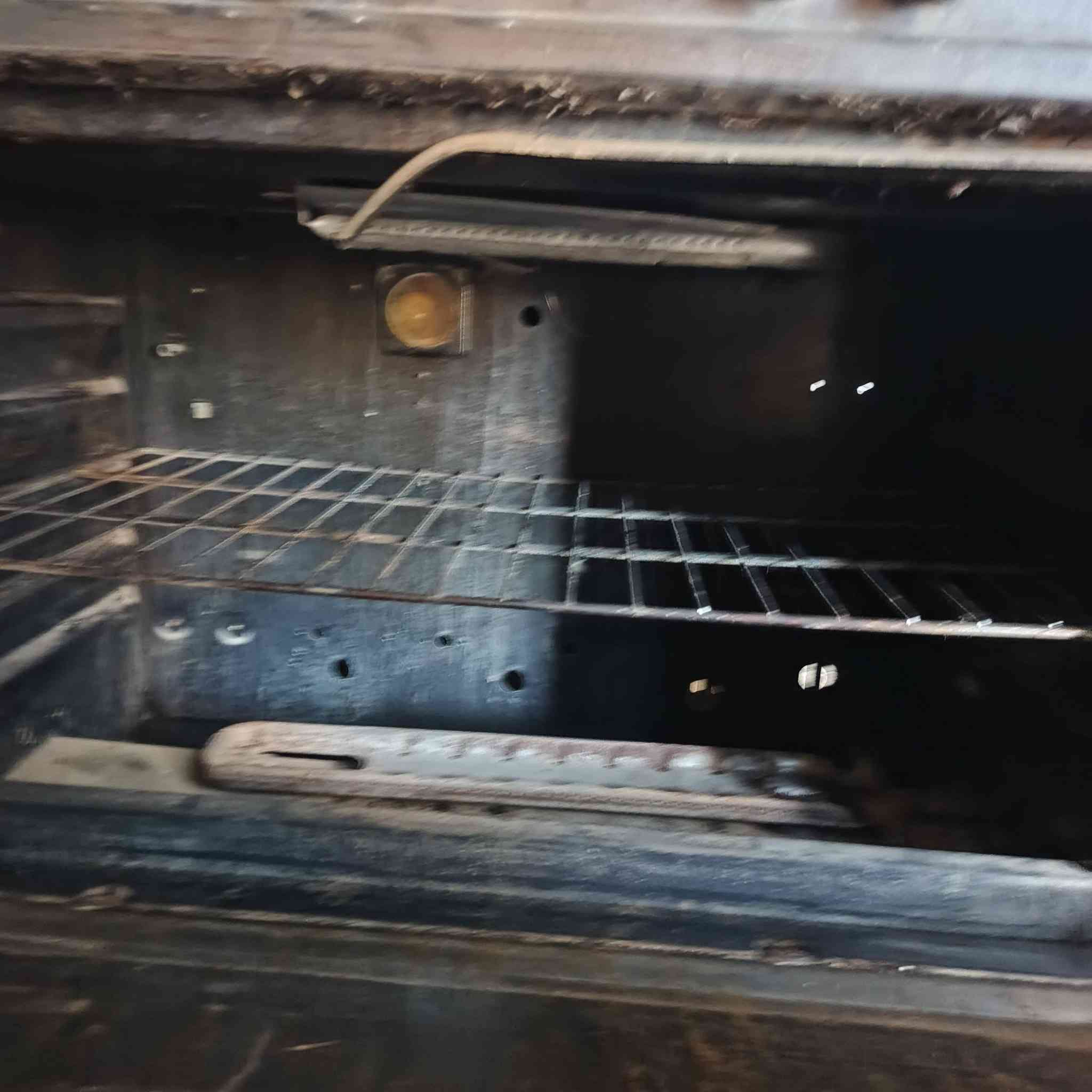 سلام وعليكم هاذه الطباخ للبيع 
‏‪***********‬‏ السعر 150
