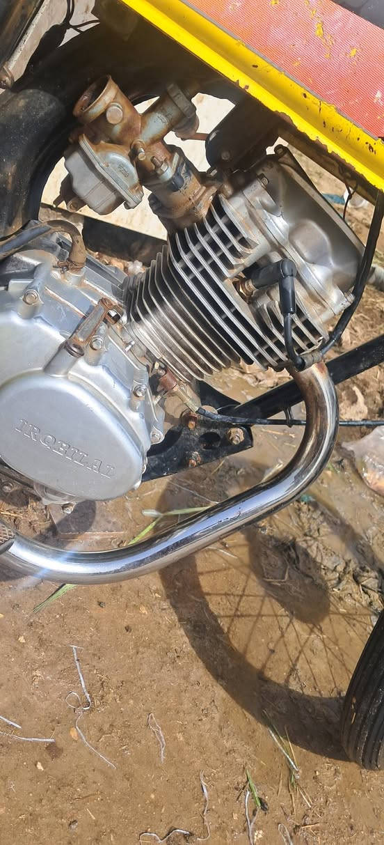 درجه البيع نضيفه تعال شغل وروح محركه نضيف ماكايمه دراجه متروكه  جانت السعر ١٧٠ بيه مجال مكاني طوريج خيرات  رقم ***********
