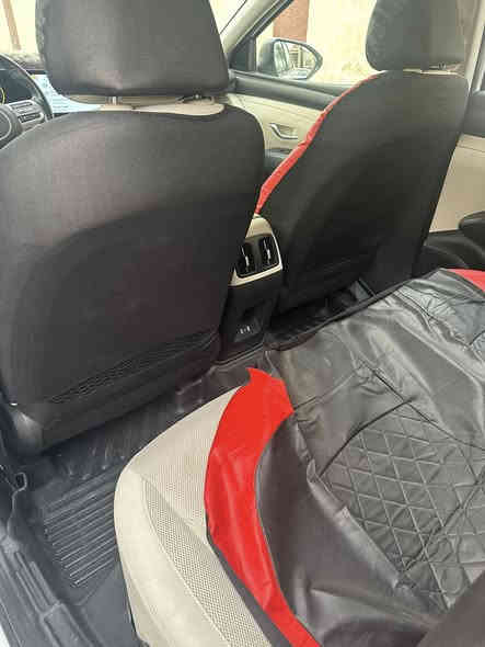 توسان 2025 خليجي وكالة الاولى
موتورز رقم بغداد بإسمي مكفولة من كل شي داخل ابيض كشن ودشبول ابيض بيها شخط صغير
كلش بالدعامية الامامية فقط
ماشية ١٨ الف مواصفات بصمة
جنطة كهرباء وتنفتح تلقائيا عند الوقوف خلفي  السيارة 
 ٢ كشن كهرباء حساس امامي وخلفي تبريد وتدفئة
ترحيب تلقائي. مري شفط انارة ترحيب 
شحن موبايل لاسلكي 
بالكشنات السعر ٢٣٥ وبيها مجال
بسيط
مكان السيارة بغداد الكرخ  

***********
