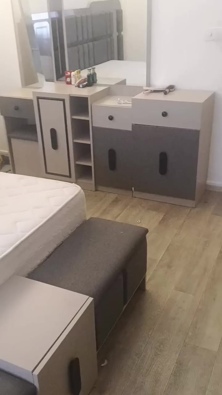 السلام عليكم غرفة تركي درجة اولة جديدة مامستخدمة بس اسبوع للبيع
بملوين و600
 للتواصل ***********
