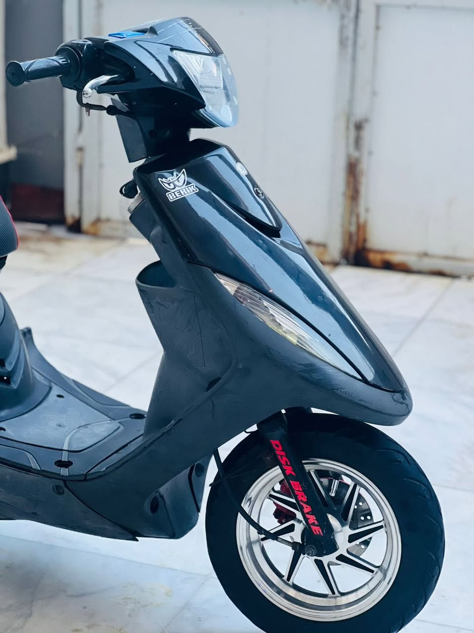 سلام عليكم دراجة للبيع ماكس عدله كهربائيات كلهة شغالة صالهة شهرين  طالع من الوكيل دراجة نضيفة خير من الله السعر خاص للاستفسار ***********
