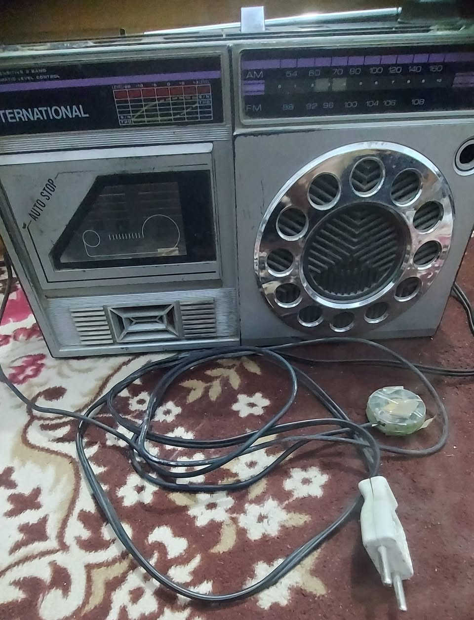 معدات تصليح ساعات للبيع تحتوي على اجهزة فحص ساعات 
*********** للاتصال على هذا الرقم
