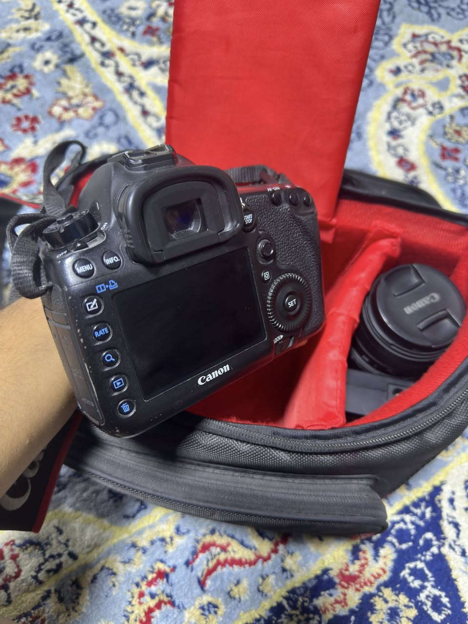 كامرة كانون 5D Mark3 مع عدسة 70_300 مع كامل ملحقاتها رام 64وتحويلة وفلتر وحقيبة وشاحنة السعر مليون للأستفسار التواصل عبر الرقم التالي ‭***********
