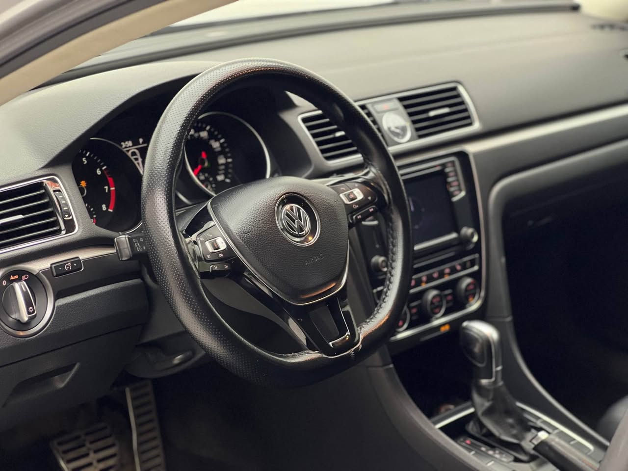 Volkswagen Passat 2017
فولكسفاغن باسات ٢٠١٧
مواصفات R-Line

ماشية 149,000ميل
مكينة ٤سلندر+توربو حجم ١.٨لتر بحالة جداً ممتازة

السيارة كلين تايتل بدون حادث فقط مكانين بارد 
مكفولة من كير و محرك و حجر كزوز

و ب سعر(127$) ورقة و بيها مجال للطيبين

مكان السيارة

دهوك -معرض ارشف R-Shev
رقم51 من معارض التيرمينال 

***********
*********** دهوك, العراق
