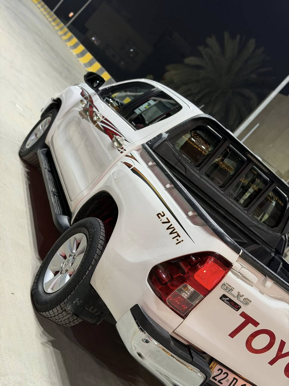 السلام عليكم بيكم تيوتا هايلوكس ٢٠١٦ فورويل كير اوتماتيك رقم شمالي باسمي رقم دولي السياره مكفوله من الضربه والصبغ فقط بيها مكان بارد السعررر (258) ورقه وبيها مجال للاستفسار ***********  مكان السياره بغداد
