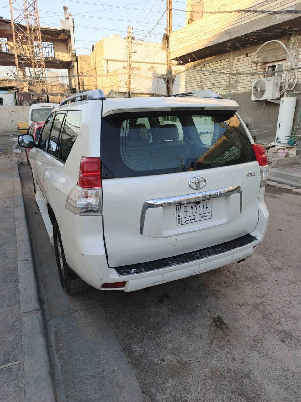 السلام عليكم برادو ٢٠١٠ رقم بغداد بسمي
محرك اربعه سلندر سبيردفن
بيها منظومة غاز اقتصادية تروح للنجف 
متصرف ١٠ الف 
السيارة حلو تبريد جيد فقط التدفئة عاطله بسبب الانابيب 
صدر السيارة الامامي جديد
بيه فقط بارد باب  
عكس السايق وبيها شخوط والمراية الجانبية بيها كسر     
ماشية ١٩٧ الف سعر ٢١٥
بغداد - الغزالية
 للاستفسار اكثر واتساب ***********
