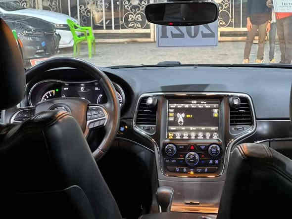 السلام عليكم جيب شيروكي موديل 18 معلايه 21 سياره جديد كلش وبدون ايرباك وجاهزه من كلشي وسنوية جديده لنهايه ل28 سعرها 175 بيها مجال للشراي صور حادثه منشور لاستفسار *********** مكانها ديوانية ديوانية
