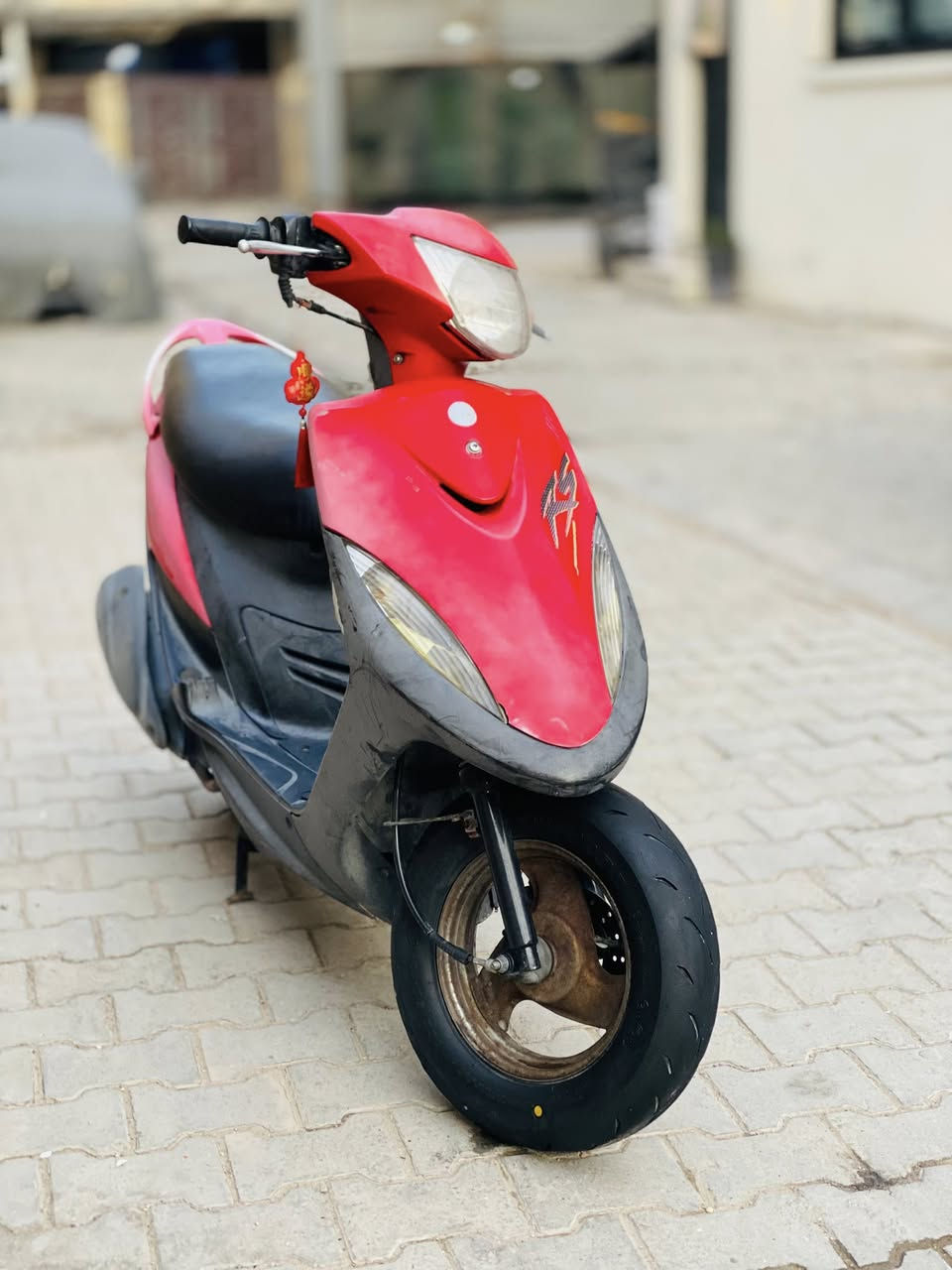 السلام عليكم ماكس عدله للبيع دراجه مكفوله كفاله عامه من كلشيي وكاله الدراجه خرسه مكينتها تجي وتشوف بعينك بيها قطره وتعلاكه رياضي دراجه بانزين كله محسن مضايكه العادي ودهن كل 15 يوم سعرها مليون و 50 وبيها مجال للشراي وسعرها بنضافتها 
الرقم:*********** بغداد
