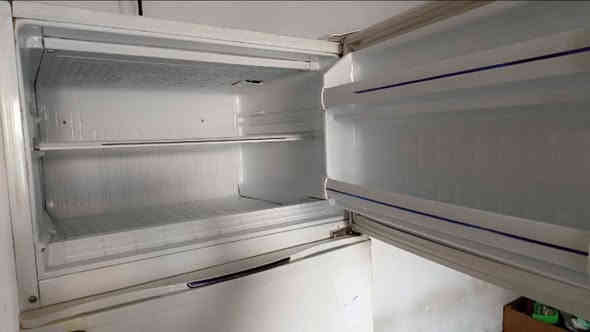 ثلاجه كونكور حجم كبير نظافه فول تجميد فول على الفحص وبيها ضمان السعر 175 الحله منطقه الدبله ***********
