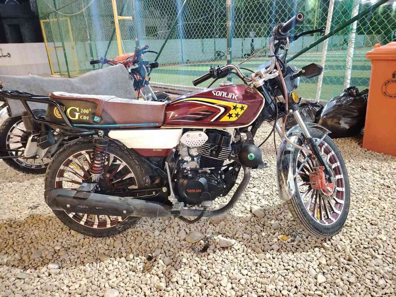 سلام عليكم من رخصة الادمن ماطور25 محرك ٢٠٠ زنجيل الماطور بعده بلاد يعوزه بس غسله سويجين وبصمتين وأوراق المكان كرابله الرقم ***********
