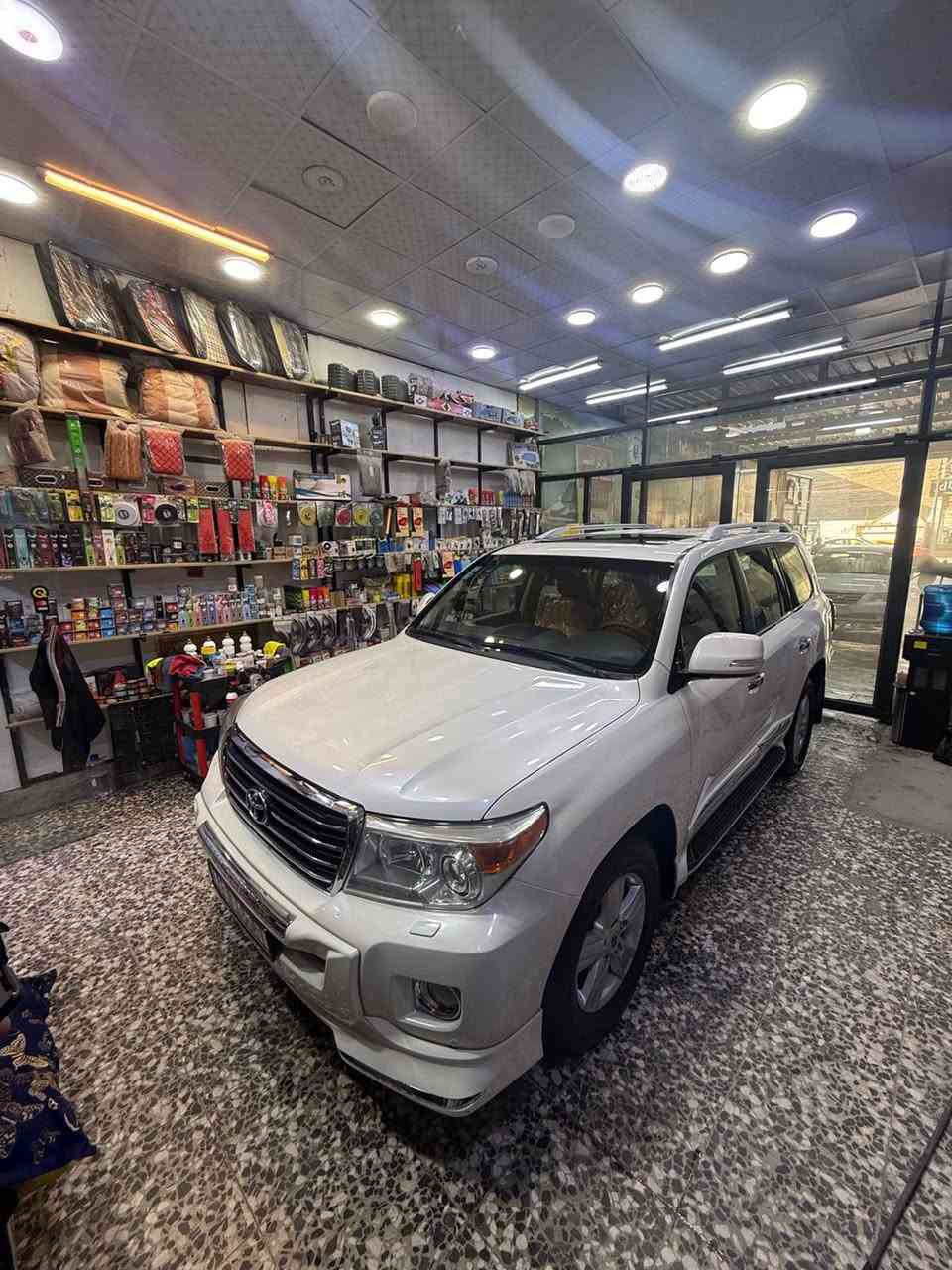 تيوتا لاند كروز 2013 ساز  رقم بغداد
لون ابيضّ 
فول مواصفات 
كشنات جلد 
كشنات كهرباء 
فتحه  سقف 
كامرة خلفية 
حساسات خلفيه 
حادث السياره تبديل بنيد + جاملغ بلادي نفس اللون بدون صبغ
عنوان السياره بغداد _حي الحسين 
رقم صاحب السياره  ‭٠٧٧١ ٠٣٠ ١٠٦٧‬
 السعر ٣٣٠ $وبيها مجال 
للتواصل على الرقم فقط إني مكلف بالنشر
