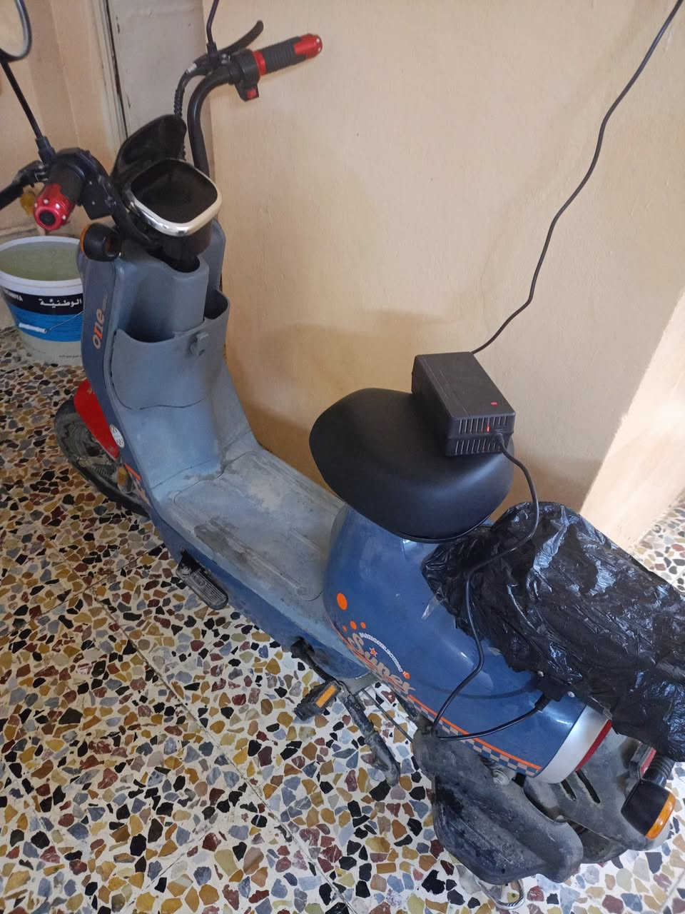 ماطور شحن حجم 20 أربع بطاريات سعر 300بي مجال للطيبين للاستفسار الاتصال على الرقم ***********
