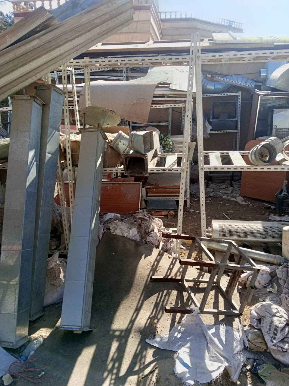 رفوف مخزن عارضات طرشي ميز خشب ***********وساب
