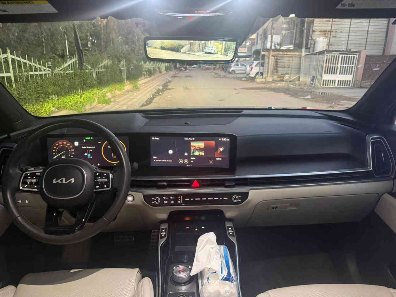 سورنتو هايبرد SXP فولل 2025
بانوراما 
گير ماوس
جلد أبيض اللون 
كامره 360 
شاشه كبيره 
كشنات كهرباء 
كشنات تدفئه وتبريد 
مقاعد vip بلاك اديشن 
ويل اسود مري سود اشاير مري 
بصمات جنطه شفط كهرباء 
بردات خلفيه 
تبريد خلفي فور ويل 
وضعيات قياده اربعه 
ماشيه 18 الف فقط 
رادارات جانبيه
رادارات اماميه 
تحديد المسارات 
سياقه اليه اوتو هولد 
ضرر جدا بسيط الجاملغ فقط فقط بدون ايرباك 
بيها بعد هوايه مواصفات 
السياره بأسمي تحويل مباشر
السعر 26 الف $
يعني 260 ورقه 
 للاتصال والأستفسار : ***********
