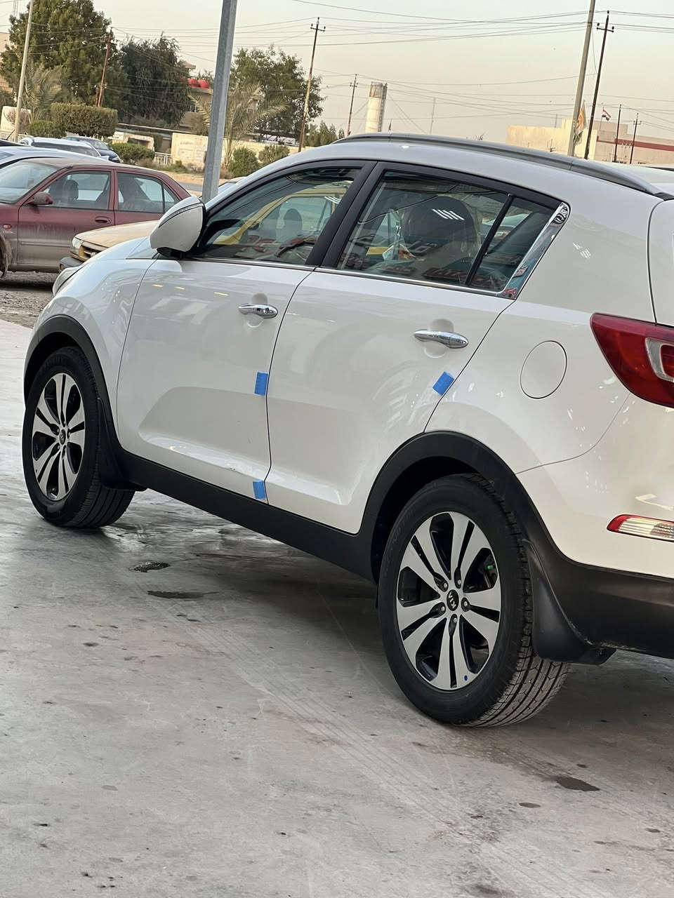 سبورتج 2011 بصمه كشنات كهرباء سلايد روف سياره بيها بارد خفيف ماشيه 160 حداديه جديده سياره جاهزه خير من الله 
مكينه 2000 سياره بلاديه ع ايدي جرس 120 يشتغل مو مغيري 😉
السعر 147 ورقه 
***********
السياره ب اسمي
