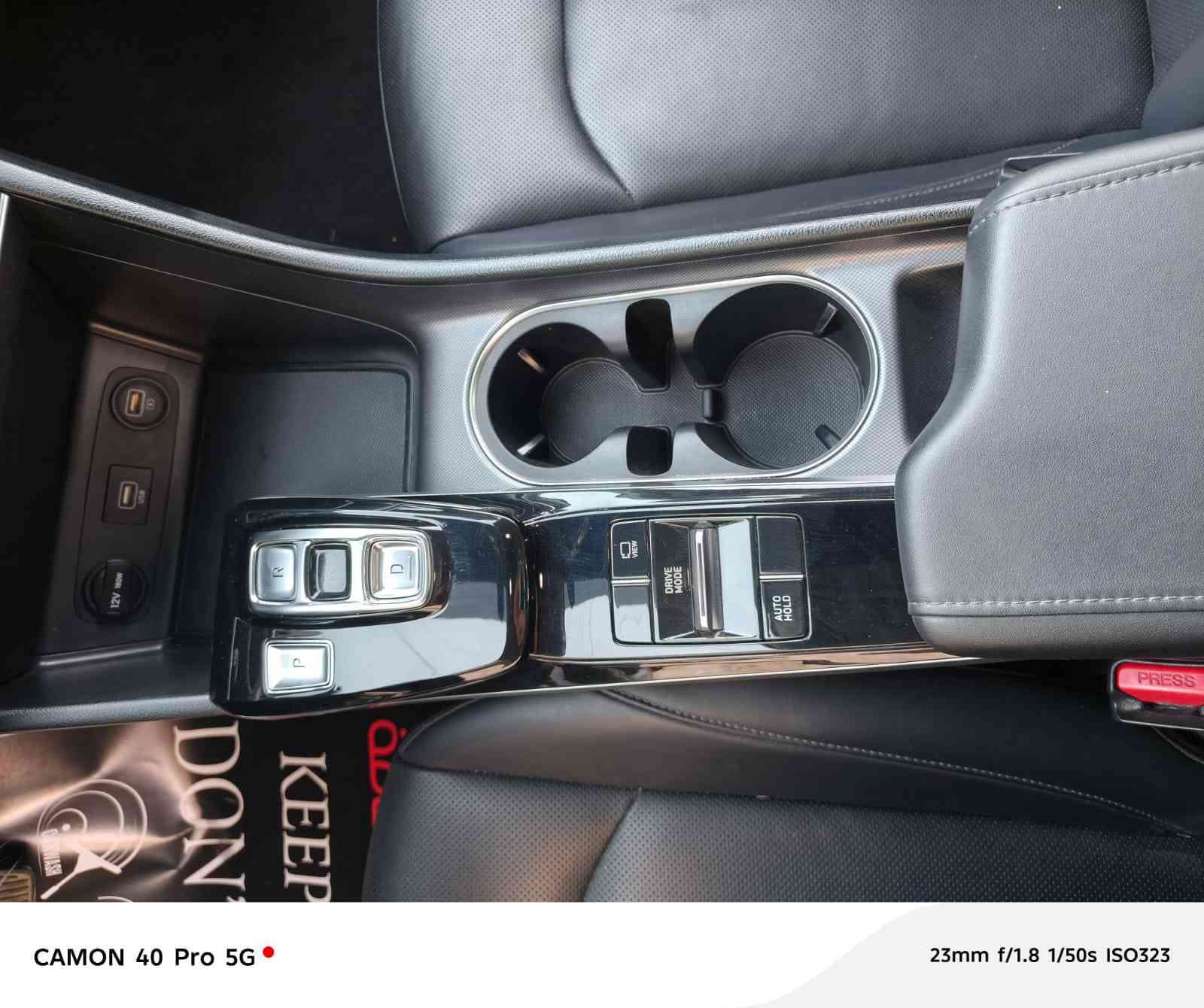 السلام عليكم سوناتا موديل 2022جيديد استعمال قليل السياره وارد كوري نص فول مقاعد هيتر ستيرن هيتر مري شفط السياره احلى من الصور بيها هواي مواصفات سياره حلوه مستعجل على البيع الشراي يتصل ***********
