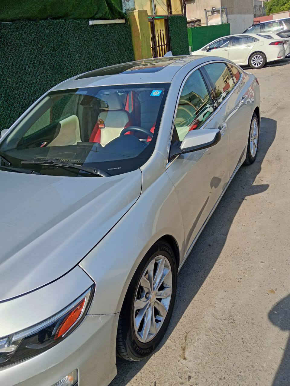 السلام عليكم للبيع شيفرليه ماليبو موديل 2020 وارد امريكي ضربتها كلش خفيفة موضحة ب صور  ماشية (80) الف  رقم نجف الدولي بأسمي  هزة وسنوية جديدة السيارة كلش نضيفة كير ومكينة وتبريد وكهربائيات وصدر كلها مكفولة  فول مواصفات 1/1
موصفاتها:
بانوراما 
بصمة ابواب وتشغيل 
كشنات كهرباء
كشنات جلد 
داخل ابيض 
تبريد قطعتين 
توقف ذاتي 
تدفئة تبريد الكشنات 
كامرة وحساسات 
تبريد شاشة 
تشغيل عن بعد 
السيارة بيها هواي مواصفات متخلص
السعر ( 99 ) $ وبيها مجال بسيط
العنوان بغداد 
رقمي ***********
