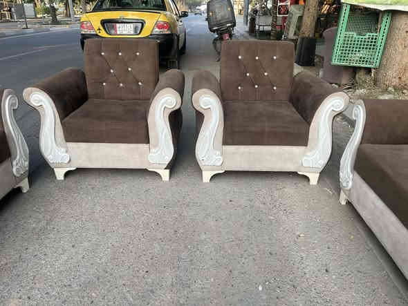 سلاوهاورییان
ئە م تاقمە بۆفرۆشتن
12نە فە رییە دە سکردە
واتە فوڵ خوسوسیە
زۆر پاکو بی عە یبە 
ژ.م ***********
شوین.کە لار
