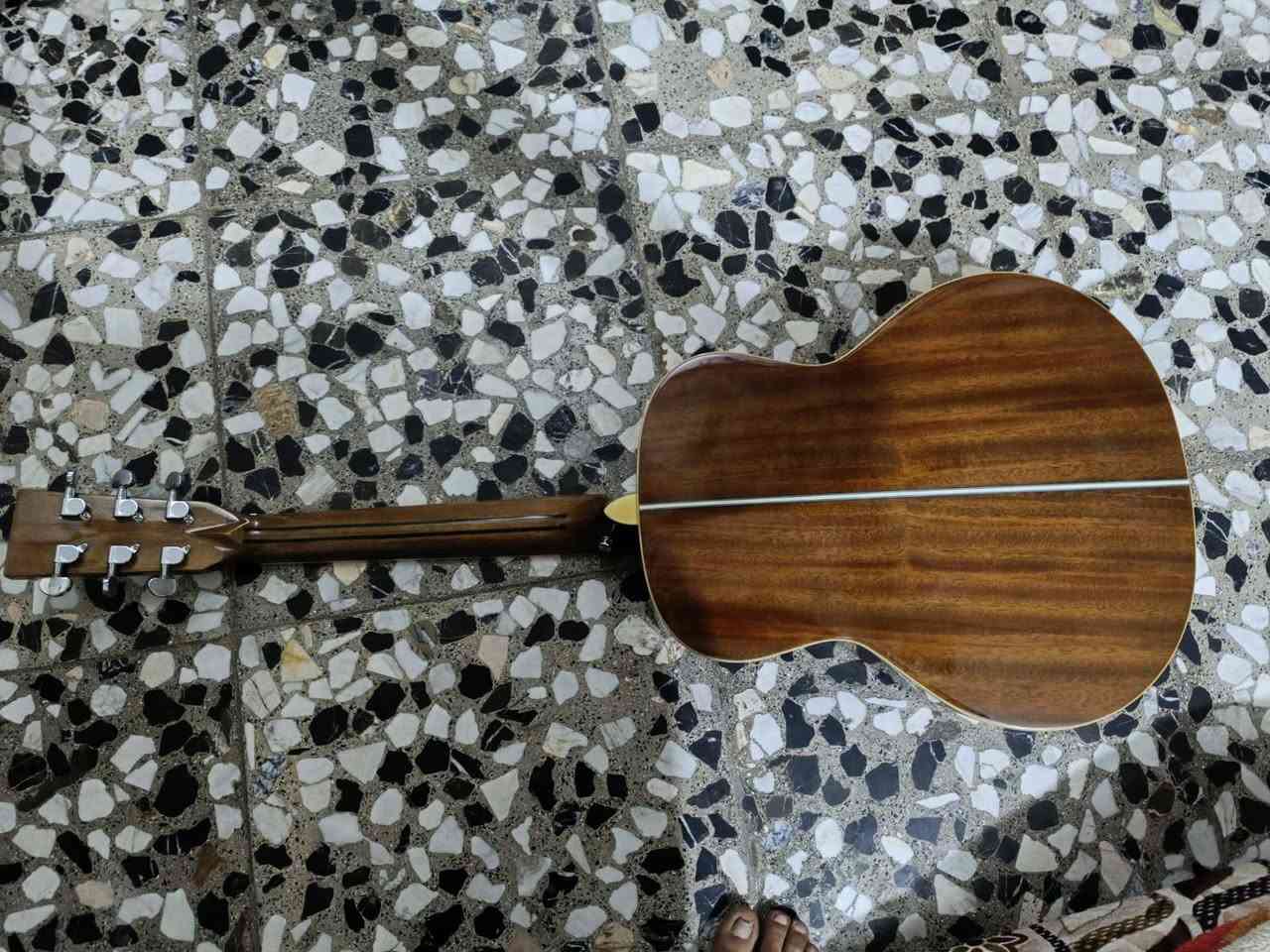 سلام عليكم كيتارات امزون للبيع ***********
