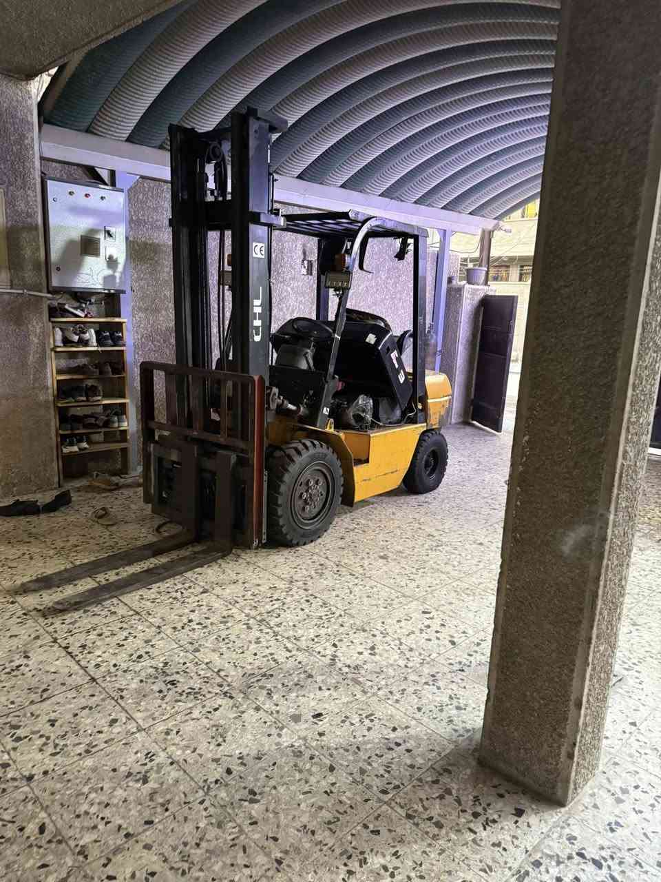 السلام عليكم موديل ٢٠١٣ تخم تاير جديد مكان الرافعة بغداد مجمع المشن *********** وات ساب موجود
