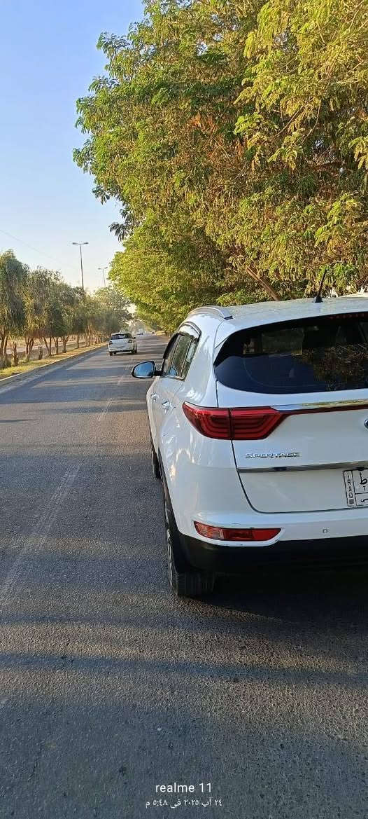 سبورتج خليجي 18
محرك 2000
ماشيه 126
بدون حادث ولا صبغ 
بكلايت لدات 
يدات نيكيل 
حساس امامي خلفي 
تحكم ستيرن جهتين
تبريد شاشه مناخين
تبريد قطعتين
مري شفط 
بابل مكان لسياره
 لتواصل***********
