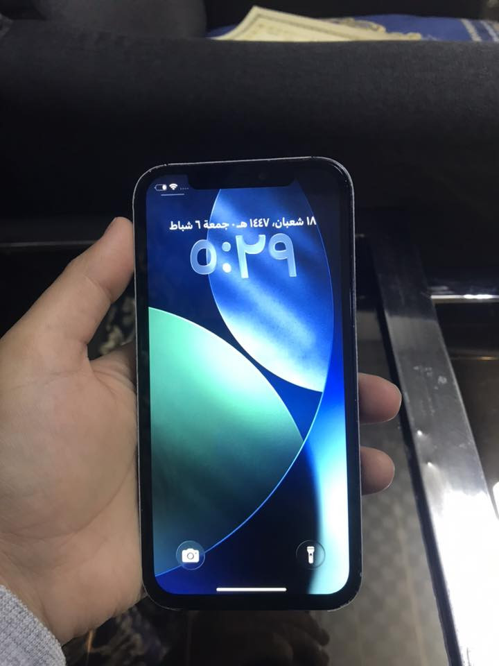 السلام عليكم ايفون ١٢عادي مبدل شاشة وفيس ايدي واكف وظهر مفلش سعره ٢٠٠وبي مجال بسيط  ***********
