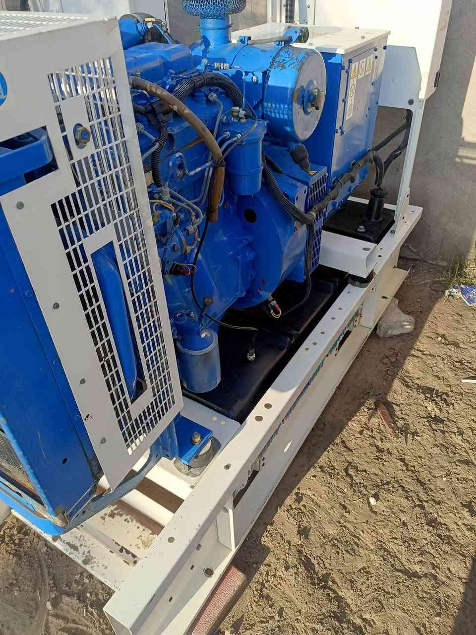 يتوفر لدينا بيركنز 100 ملم 4 بستم توليد لوري سومر انكليزي اصلي شرط الحمل والنضافه
خزان وقود على طول الشاصي عدد ساعات العمل 680
اتو ذاتي العنوان الانبار فلوجه يوجد توصيل كافه المحافظات
الاستفسار الاتصال على الرقم *********** موجود واتساب
