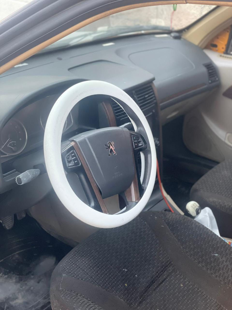 السلام عليكم ..بيجو بارص موديل 18 سنويه لل 28 مصفره هيئه وغرامات
السياره بيها ضربه بلجاملغ الخلف السايق 
ومبدل بيها بابين صفحه العبري 
كير محرك كفاله 
رايدها 45 وبيها مجال 
الرقم / ***********
