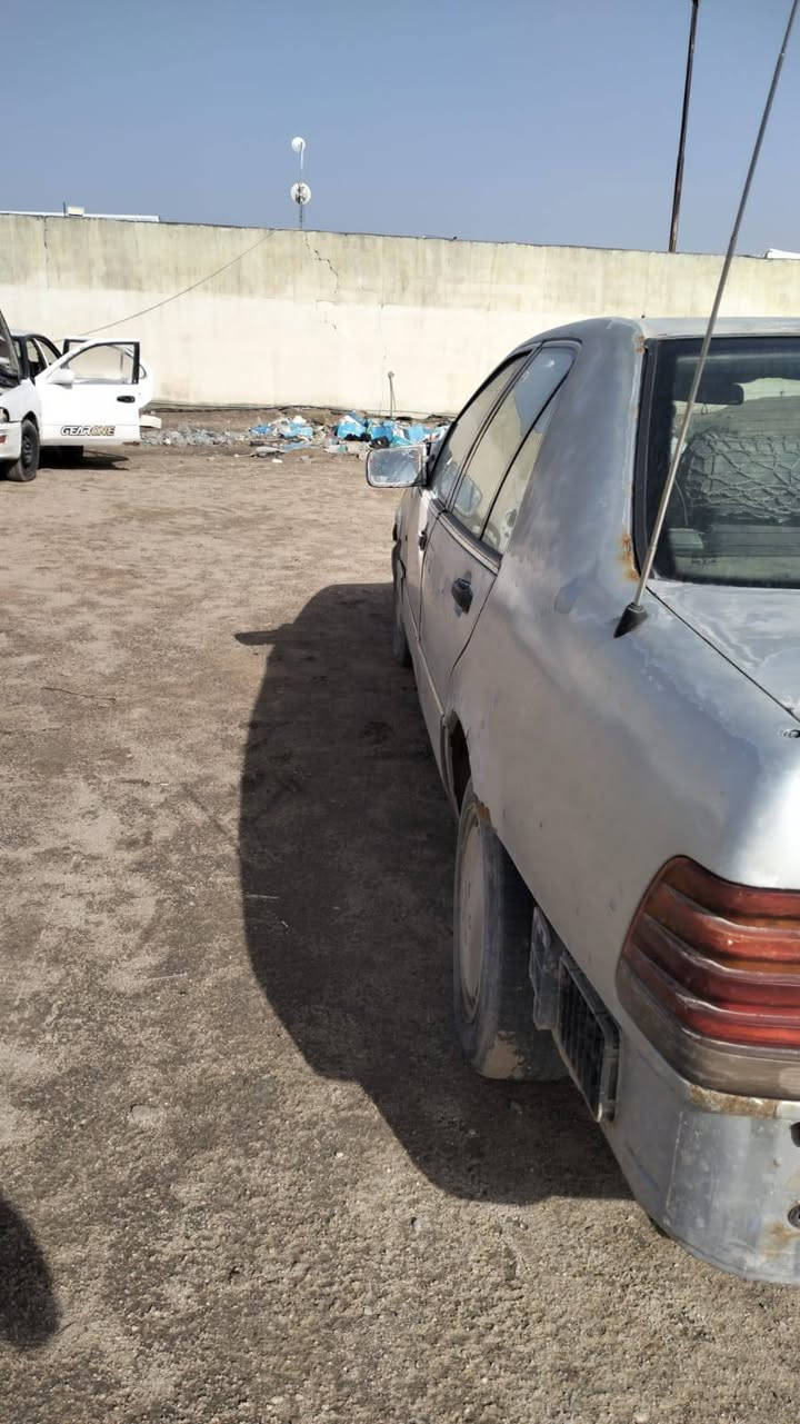 السلام عليكم
سياره البيع موديل 92

رقم بغداد بس راعيها إلي بسمه السنويه ماندلهه

محرك بطه كير بطه المحرك بي تنقيص فقط دهن

مكان السيارة بالبصره

رقم الهاتف ***********
