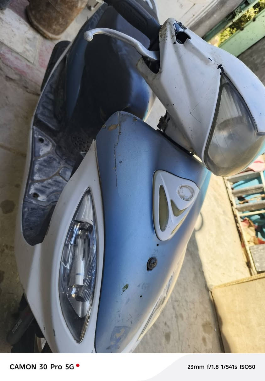 سلام عليكم دراجه للبيع دراجه ماناقصهه شي نكره سلف 

مكاني النجف ناحيه القادسية  رقمي *********** 
السعر 350 مجال بسيط بيهه
