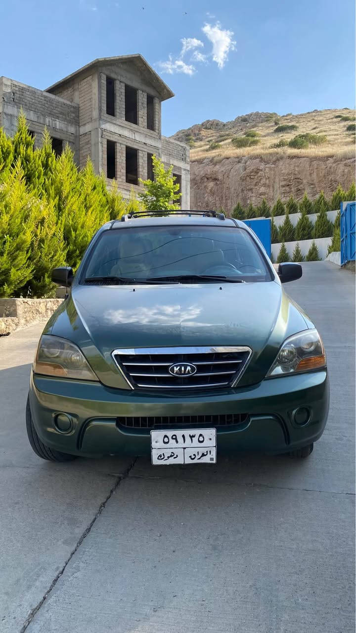 كيا سورينتو 2007 ئه مريكى V6 گئر مكينه ب شه رت تبريد سه ر سويجى داخلى زه ر بي دعم و بى سبغ تنئ ٣ قتعين بجيك بغن بو جانى شبه ر كحلينئ حساس تحديد سرعه هه ر جار تايره جديد لايت زينو شاشه ئايپاد قفل مركزى هه ر جار جام كهرباى ده بل اكسل سياره كا نه رم و خوشه تحويل وكاله ژى هه ر گافا ته دفيت سعر 87$ و بيجه ك مجال دهوك. ***********

📣 كيا سورينتو 2007 (وارد أمريكي) للبيع
المواصفات والجاهزية:
 المحرك: 6 سلندر (\bm{V6})، مكينة وكير بشرط الفحص.
 التبريد: مكيف ممتاز (بشرط التبريد).
 نظام التشغيل: سويتش (تشغيل مفتاح).
 الداخلية: بيج (داخلي أصفر/بيج).
 البودي (الهيكل): خالي من الحوادث والصبغ (بدون دعم وبدون صبغ)، عدا 3 قطع صغيرة جداً تم تعديلها أو صبغها تجميلياً فقط بسبب شخوط (تكحيل) ومن أجل الجمالية.
 الإطارات: 4 تواير (إطارات) جديدة.
 الإضافات: لايتات زينون، شاشة آيباد، و4 جامات (نوافذ) كهربائية.
 نظام الدفع: دبل إكسل (\bm{4\times4}).
حالة السيارة والتحويل: السيارة ناعمة جداً، مريحة في القيادة، وما تحتاج أي مصاريف. بالنسبة للتحويل أو الوكالة جاهزة في أي وقت تريده. 💰 السعر والموقع:
 السعر: 87 ورقة (\bm{8,700}) وبيه مجال بسيط للشراي.
 الموقع: دهوك.
 للتواصل والاستفسار: *********** دهوك, العراق
