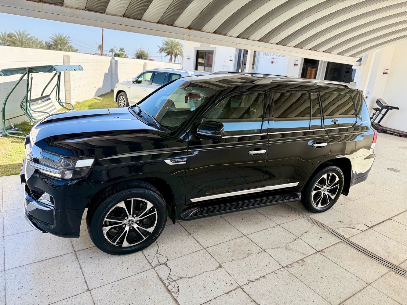 تويوتا لاندكروز 2020 كراند تورنك فول مواصفات 
رقم اربيل باسمي 
(مضلل بل سنويه)
سياره شركه ساز 
محرك ٦ سلندر 4000
 8 ارباك بلادي 
السياره مكفوله كفاله عامه 
السياره عليها ادامه كامله 
تخم تاير جديد دلوب
شاشه ليزرية العدادات ‏
كشن ٣ حركات 
تشغيل عن بعد
‏مرايه جانبيه قلاب
لايت اسود بلاد
‏دوسات لزيريه 
‏‏- دفع رباعي
‏‏- هوك بلادي 
‏‏- نظام مانع للانزلاق 
شاحن وايرليس
‏‏النظام المساعد على نزول المنحدرات 
‏‏- تشغيل بصمة 
- خمسه بصمات ابواب
- باب خلفي كهرباء بلادي 
‏‏- دخول ذكي
‏‏- مثبت سرعة
‏‏- فتحة سقف
‏‏- فول تحكم ستيرين
‏‏- شاشة ملاحة باللمس
‏‏- كاميرا خلفية 
‏‏- بلوتوث
‏‏- مشغل CD
‏‏- منفذ AUX & USB
‏‏- مقاعد جلد
‏‏- مقاعد كهرباء
‏‏- مرايا شفط
‏‏- اشارات بالمرآة
‏‏- كشافات ضباب
‏‏- زراك لايت 
‏‏- فرامل مانع للانزلاق
‏‏- حساس امامي خلفي -السعر510
  قابل للتفاوض
مكان السياره ديالى 
الاستفسار الاتصال
***********