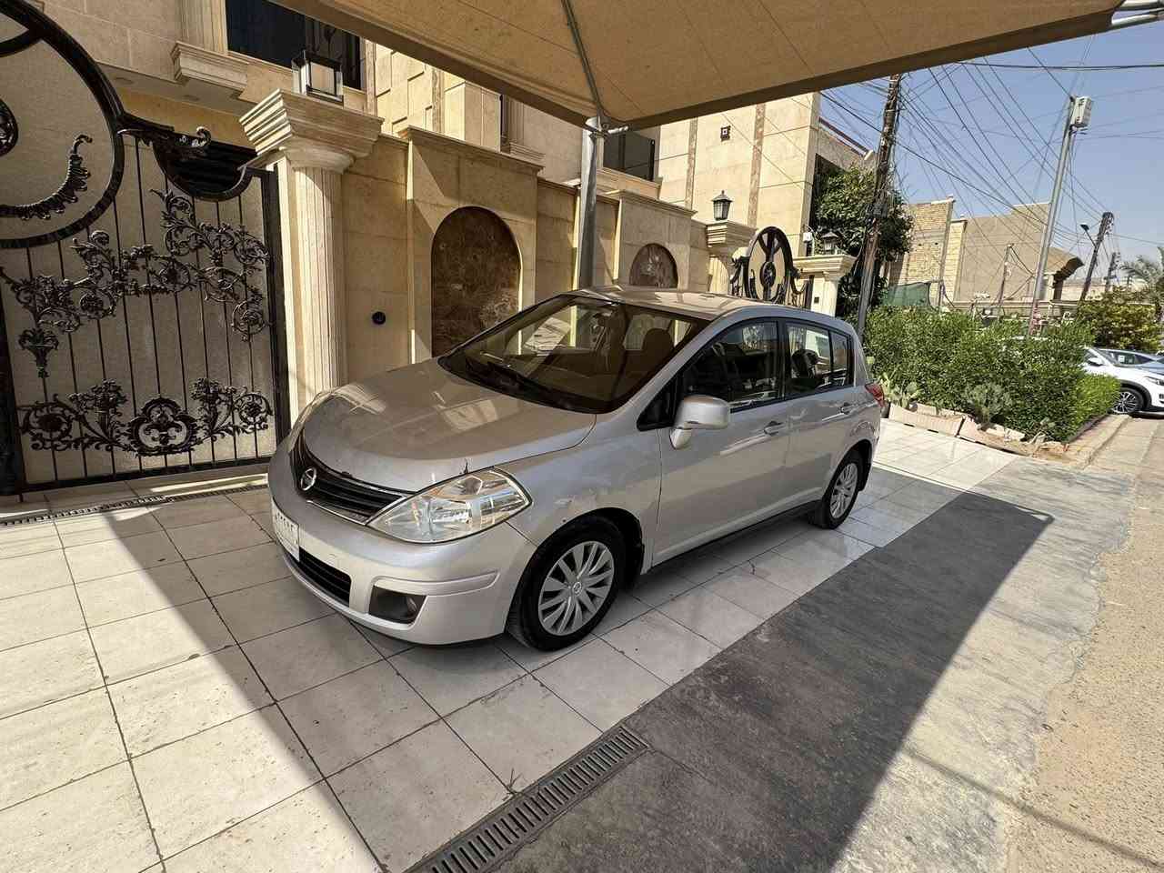 السلام عليكم سياره فيرسا موديل 2010 محرك 2000 كير دواخل جديده تبريد ثلج أستخدام شخصي تحويل مباشر سياره نعومه ونظيفه بمعنى وجديده بمعنى الكلمه مكللف بل النشر الشراي يتصل *********** السعر 64 ورقه
