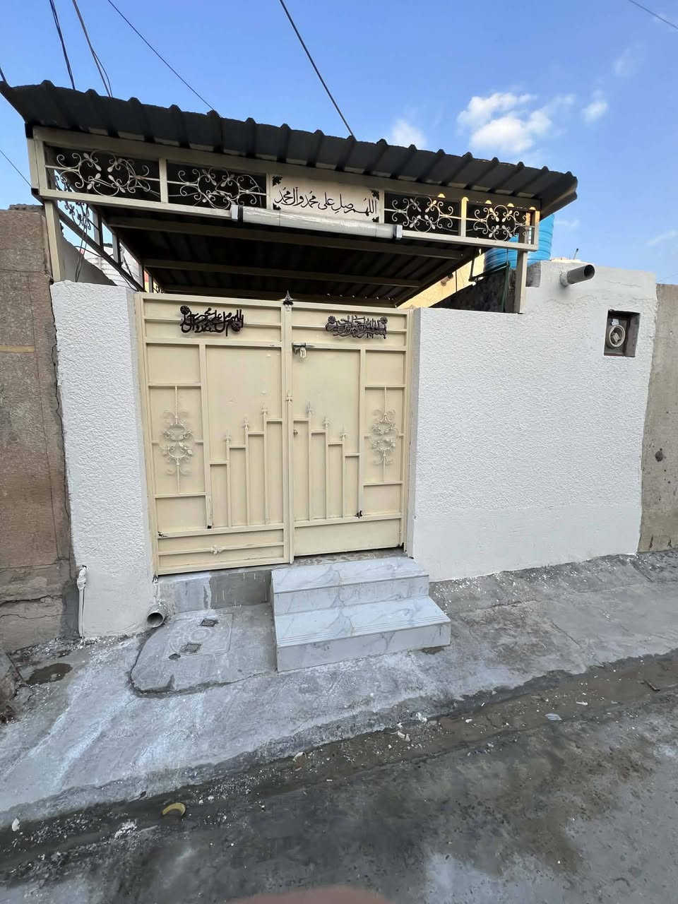 مشتمل للبيع مساحه 100م حي الزهور قرب شارع الجمعيه طابقين يحتوي على غرفتين نوم واستقبال ومطبخ وصحيات بيت نضيف جدا طابو صرف استفسار اتصل على
***********
***********
