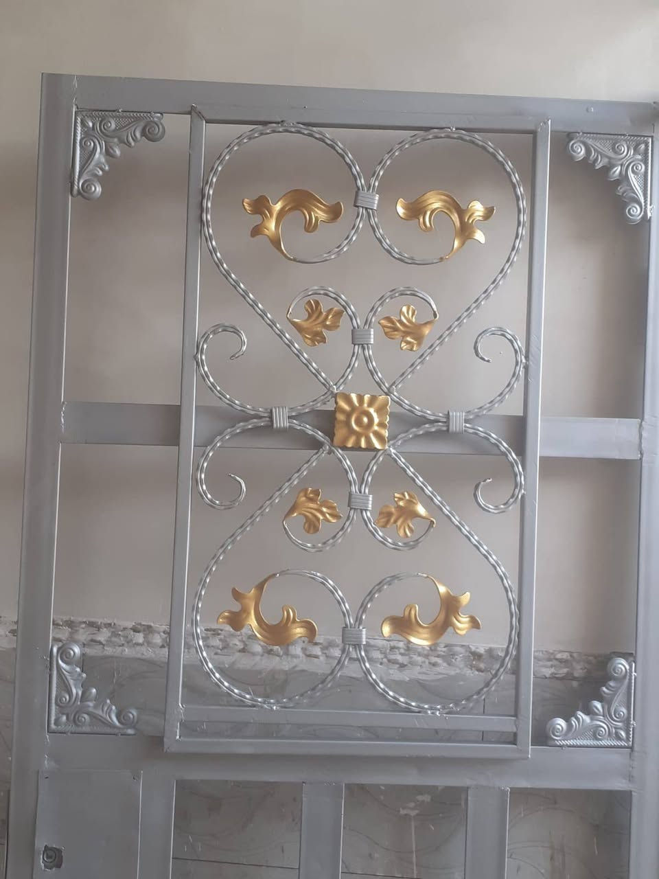 سلام عليكم صباغ باب شباك سياج محجر اي شي نشتغل 
وكذالك صبغ البيت من الداخل جميع الغرف شغل نظيف واسعار مناسبه اخوكم الصباغ ابو علي  ( نزار )
الاستفسار رقم الهاتف 
( ‏‪***********‬‏ )
