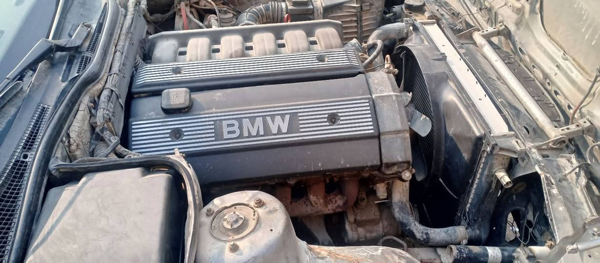 BMW )525 )موديل 92 رقم بابل مشروع وطني سنويه ل2027  سياره مصبوغه لجماليه حادثه چاملغ امامي جة العبري  
 السعر 55 وبيه مجال. ***********
