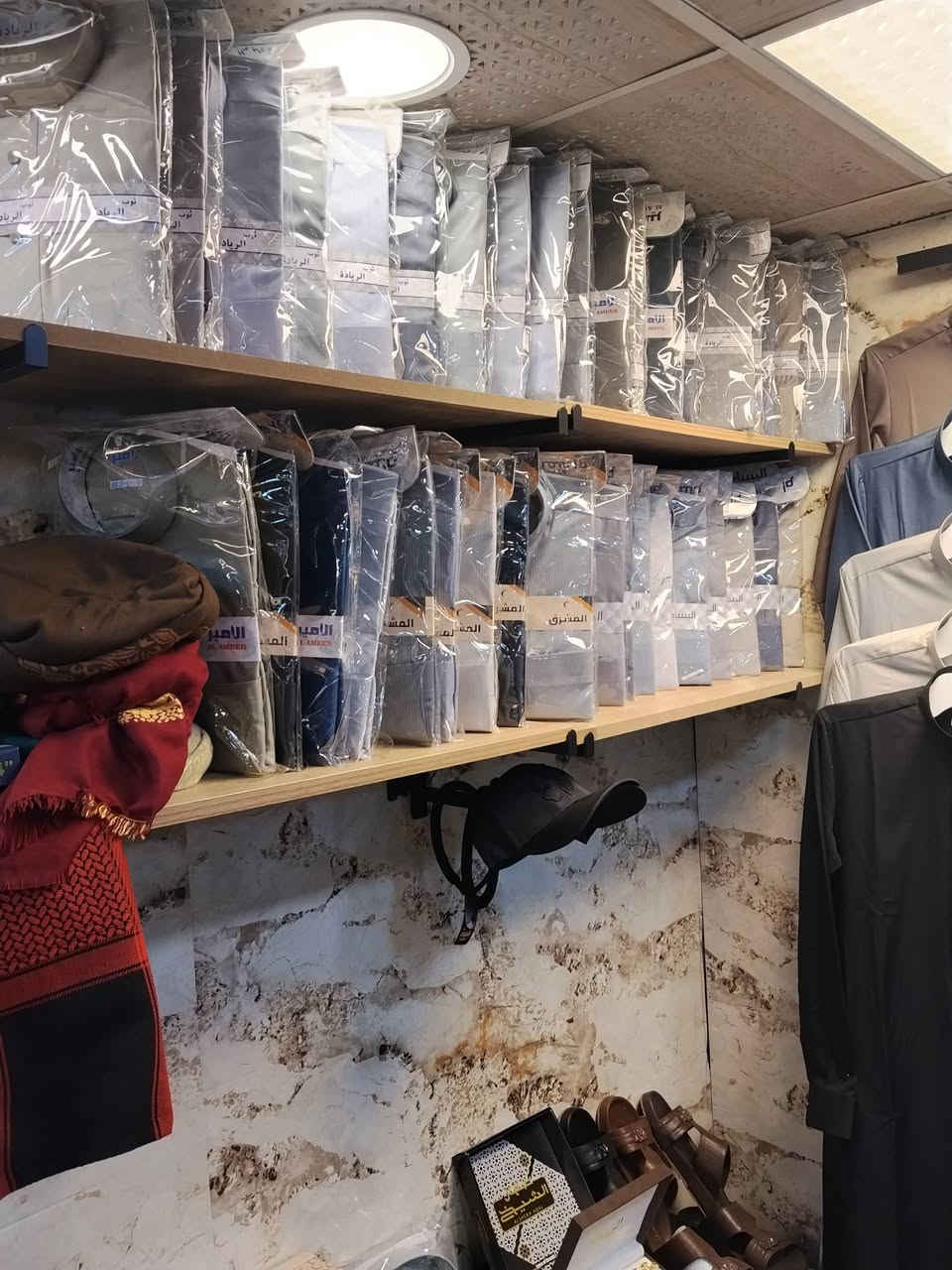 السلام عليكم 
اخوان عندي دشاديش  وگلبيات رجالية وولادي للبيع   اقل من فلوس الجملة وهذا رقمي.    ***********
