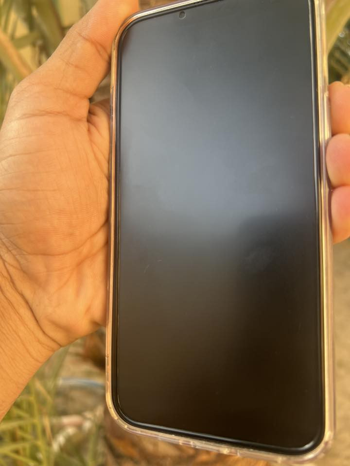 سلام عليكم
13 برو ماكس 
256 
بطاريه 86 
جهاز لا مصلح و لا مفتوح 
***********
