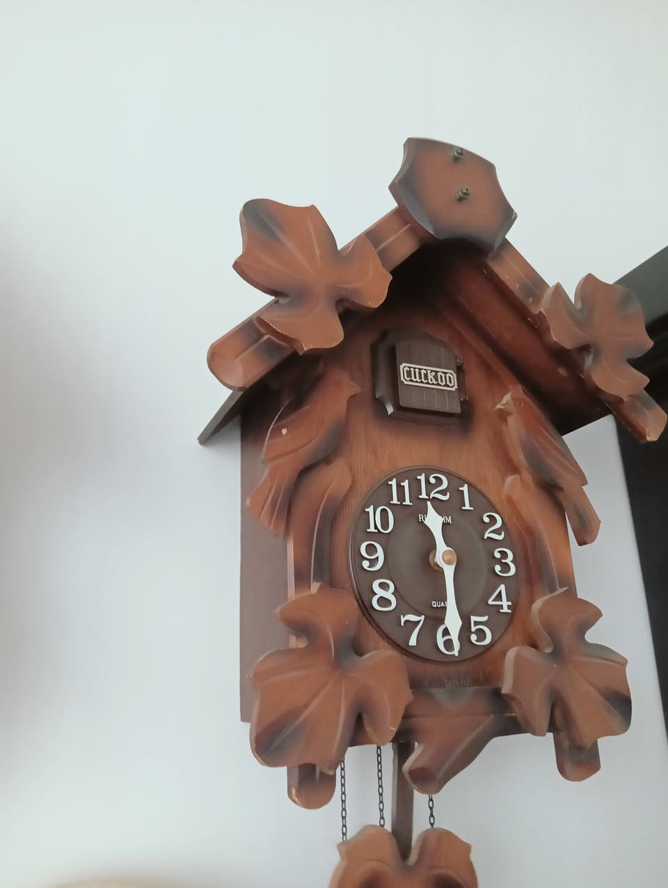 للبيع ساعة كوكو ماركة رايثم كوارتز استيراد أسواق الدقيقة تعمل بنظام البطارية حجم الكبير مابيها رأس غزال ولا تقالات الساعة شغالة 100% مكينه جديدة ونظيفه سعرها 160 مع التوصيل مكاني بغداد جسر ديالى القديم ***********
