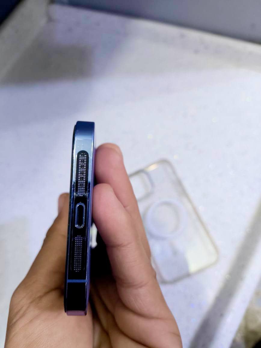 السلام عليكم اخوان 
جهاز 13برو ماكس
بطارية:77
نظام:شرق أوسط
السعر 750الف
مكفول 
العنوان واسط قضاء الحي 
***********
