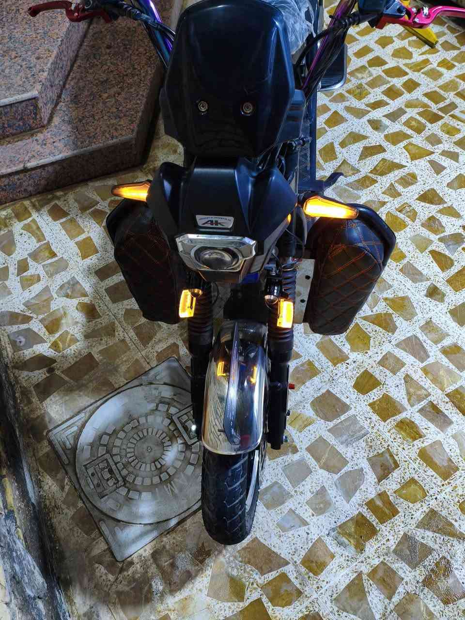 السلام عليكم ✋
مطور جبلي 🏍️شحن موديل25 جديد
نوعة الأخوين مطور حلو ونضيف ومرتب 
مطور جاهز وكامل وجديد كهربائياات شغالة لايت عالي ناصي
دبل اشارة  ،،،،،،،، 🔋6بطاريات 36امبير 🔋
بصمة مكان المطور الجغيفي الثانيه  رقم التلفون 📱***********📱 💵سعر 600وبي مجال
