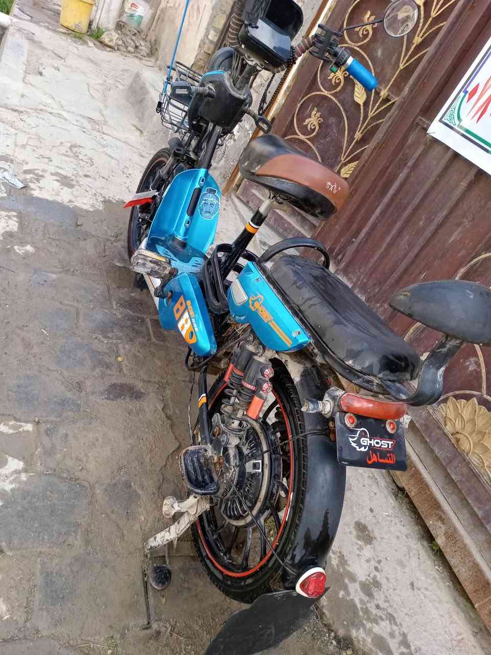 سلام عليكم دراجه شحن للبيع مديل ٢٠٢٤دراجه نضيفه شوفت عينك وشغاله بس عوزه بطاريات بيه بطاريات وتمشي بس يخلص شحنهن بسرعه سعره خاص الرقم والشراي يدلل ***********
