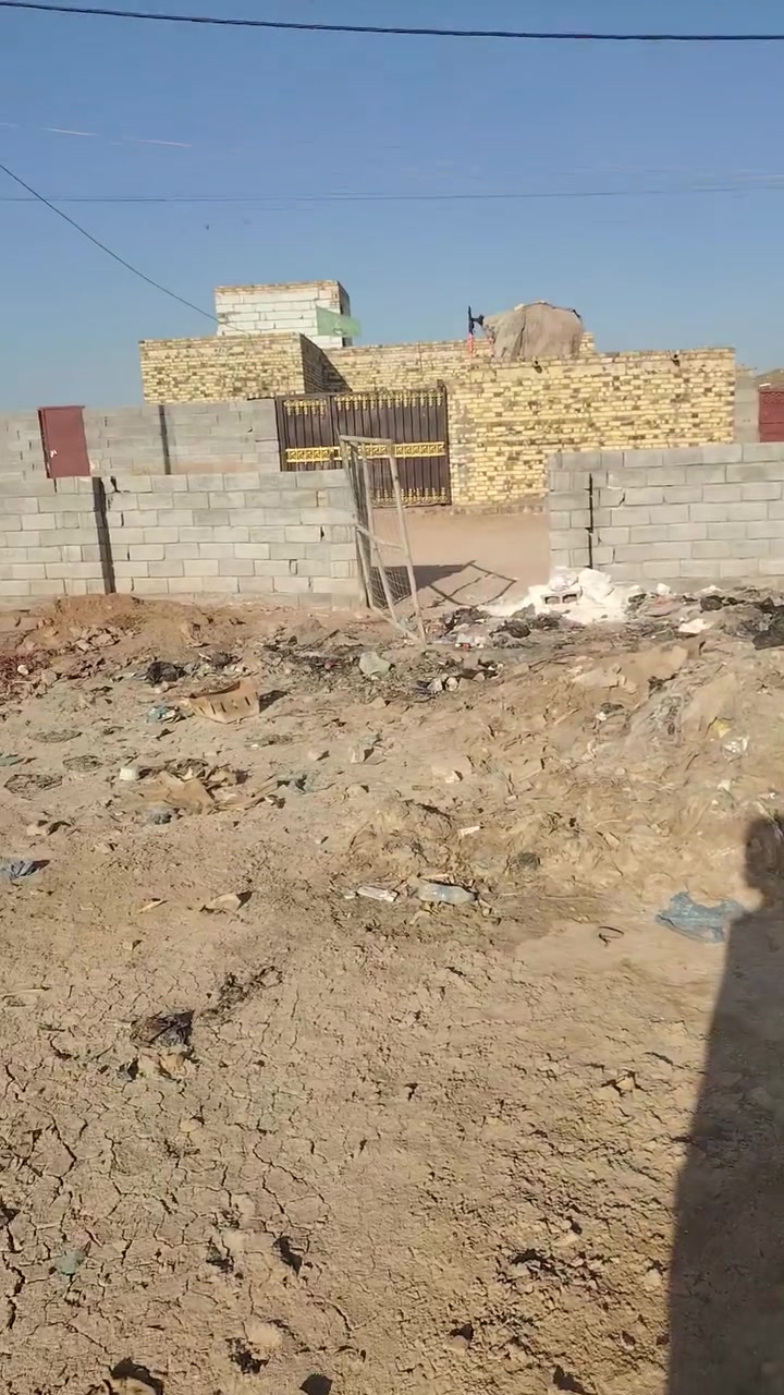 المساحه 600  واجهه 30 نزال 20
*********** خابر ودلل 
المكان حي الجواد
 السعر 20 وبيهه مجال بصيط
