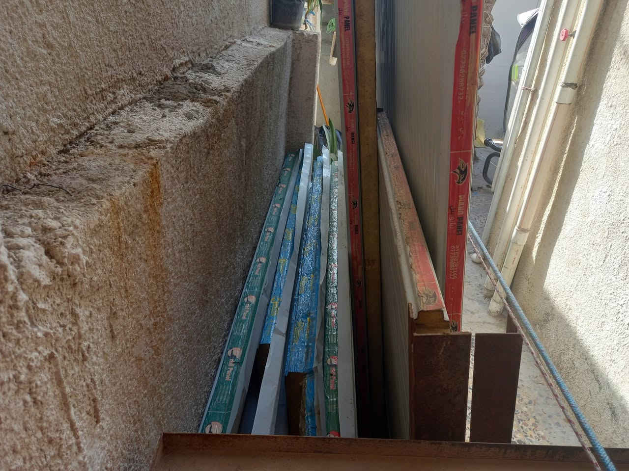 السلام عليكم
من رخصه حضره مدير الكروب
عندي سندويج مع الزوايا مال سندويج وشباك وباب للبيع والسعر مناسب كلهم ب ٣٥٠ وبيهن مجال والسندويج جدار وسقف 
العنوان دوره ***********
