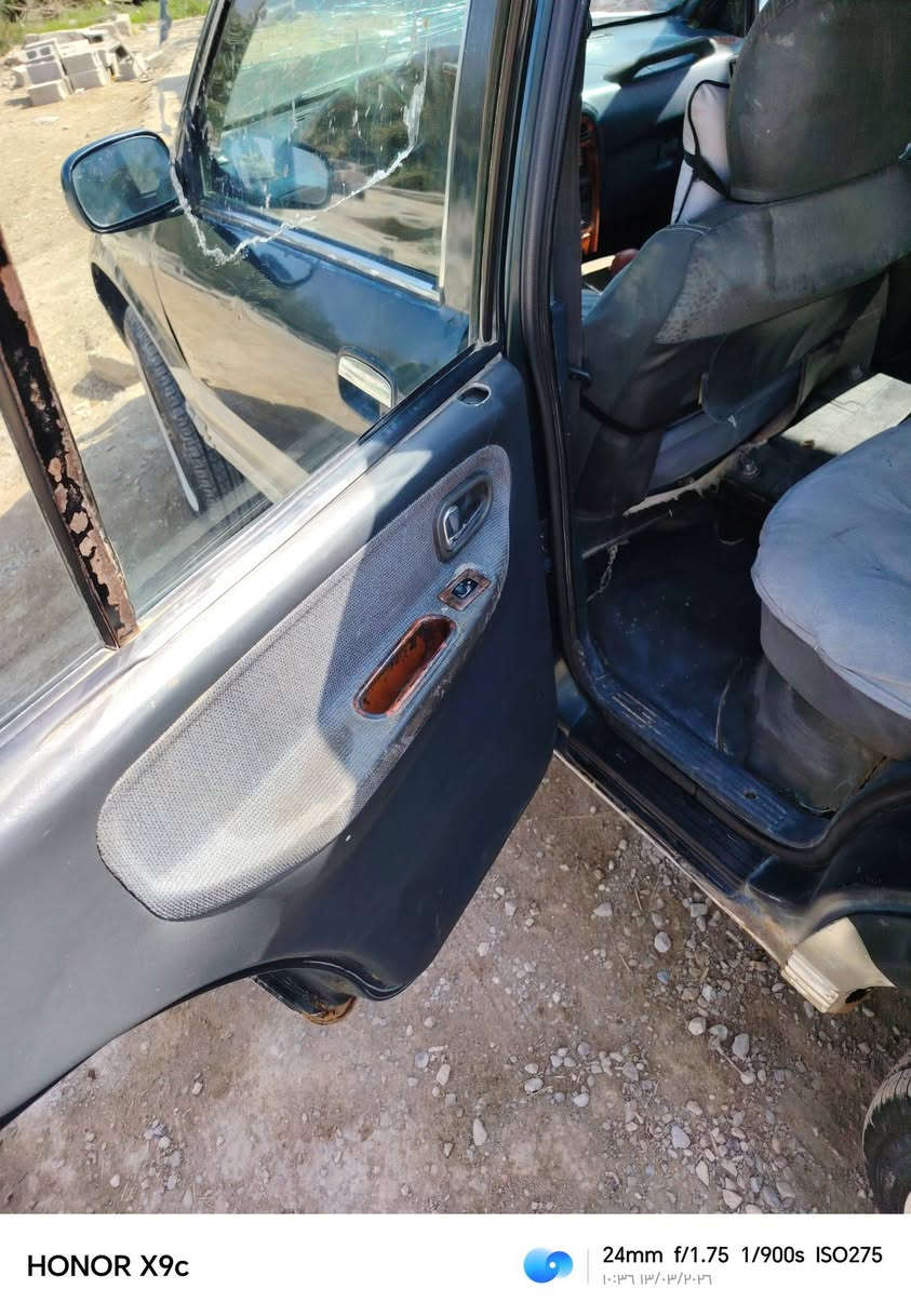 سبورتج موديل ٩٤ نضيفه كير عادي ومحرك محور ونجي السياره خير من الله دواخل نضيفه تاير جديد حداديه زينه بيه فقط البنيد طاير ع الجامه ومصلح البنيد باقي بس الصبغ السعر ٣٦وبيه مجال المكان واسط الزبيديه الرقم ***********
