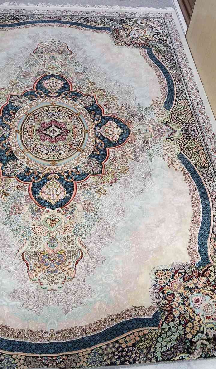 فەرشی ئێرانی دەرەجەیەکی ٧٠٠ شانەن هەردووکی تازەوجوانە 
قیاسی ٢بە٣
قیاسی ٣بە٤ 
نرخی ٣٦٠ مەعامەلە 
***********سلێمانی
