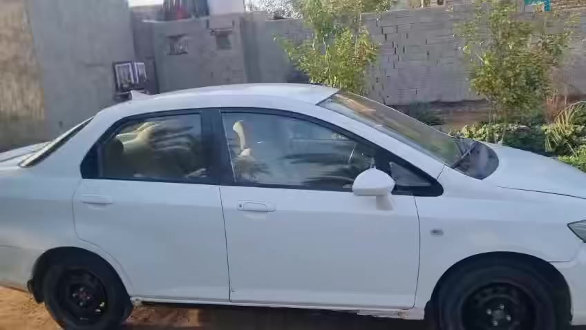 السلام عليكم هوندا ستي 2007 رقم بغداد دولي جديد تحويل  ثاني يوم السياره جاهزه من كلشي حداديه جديده تبريد شغال بي رشات بسيطه وبيه خياسات السعر 57 بيه مجال قليل كلش 
عنواني كربلاء حي النصر 
***********
***********
